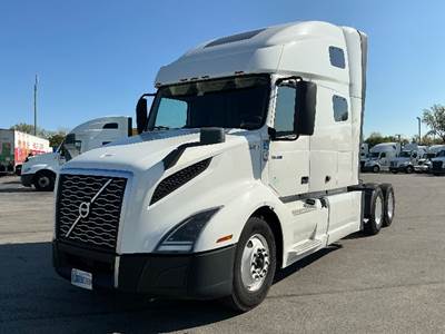 Volvo VNL64760 Sleeper Semi Truck - 70" Integral Sleeper, 455HP, 12 Speed Automatic