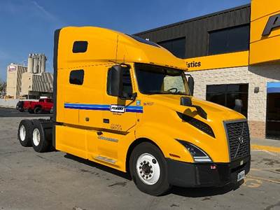 Volvo VNL64760 Sleeper Semi Truck - 70" Integral Sleeper, 455HP, 12 Speed Automatic