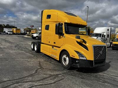 Volvo VNL64760 Sleeper Semi Truck - 70" Integral Sleeper, 455HP, 12 Speed Automatic