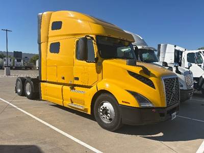 Volvo VNL64760 Sleeper Semi Truck - 70" Integral Sleeper, 455HP, 12 Speed Automatic