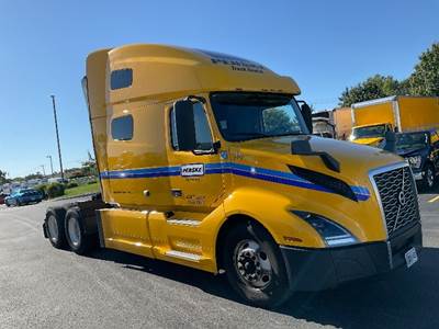 Volvo VNL64760 Sleeper Semi Truck - 70" Integral Sleeper, 455HP, 12 Speed Automatic