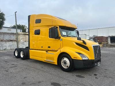 Volvo VNL64760 Sleeper Semi Truck - 70" Integral Sleeper, 455HP, 12 Speed Automatic