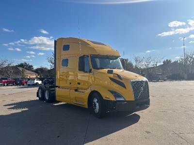 Volvo VNL64760 Sleeper Semi Truck - 70" Integral Sleeper, 455HP, 12 Speed Automatic