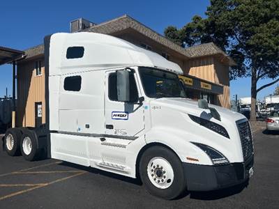 Volvo VNL64760 Sleeper Semi Truck - 70" Integral Sleeper, 455HP, 12 Speed Automatic