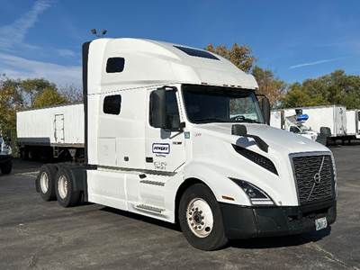 Volvo VNL64760 Sleeper Semi Truck - 70" Integral Sleeper, 455HP, 12 Speed Automatic