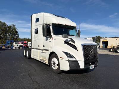 Volvo VNL64760 Sleeper Semi Truck - 70" Integral Sleeper, 455HP, 12 Speed Automatic