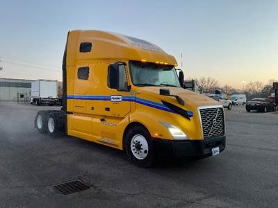 Volvo VNL64760 Sleeper Semi Truck - 70" Integral Sleeper, 455HP, 12 Speed Automatic