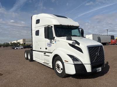 Volvo VNL64760 Sleeper Semi Truck - 70" Integral Sleeper, 455HP, 12 Speed Automatic