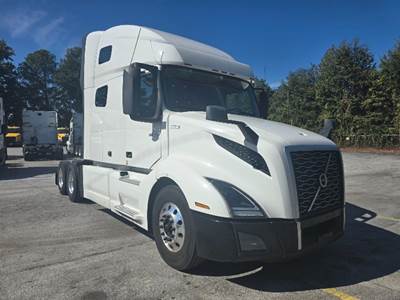 Volvo VNL64760 Sleeper Semi Truck - 70" Integral Sleeper, 405HP, 12 Speed Automatic