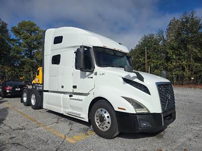 Volvo VNL64760 Sleeper Semi Truck - 70" Integral Sleeper, 405HP, 12 Speed Automatic