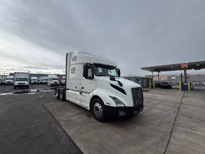 Volvo VNL64760 Sleeper Semi Truck - 70" Integral Sleeper, 405HP, 12 Speed Automatic
