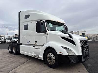Volvo VNL64760 Sleeper Semi Truck - 70" Integral Sleeper, 405HP, 12 Speed Automatic