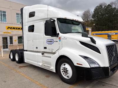Volvo VNL64760 Sleeper Semi Truck - 70" Integral Sleeper, 455HP, 12 Speed Automatic