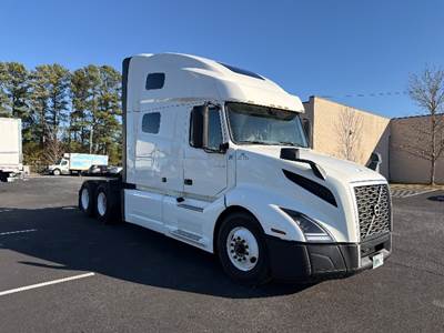 Volvo VNL64760 Sleeper Semi Truck - 70" Integral Sleeper, 455HP, 12 Speed Automatic