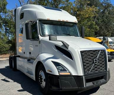Volvo VNL64760 Sleeper Semi Truck - 70" Integral Sleeper, 455HP, 12 Speed Automatic