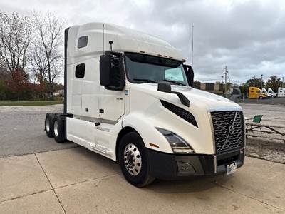 Volvo VNL64760 Sleeper Semi Truck - 70" Integral Sleeper, 405HP, 12 Speed Automatic