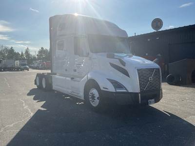 Volvo VNL64760 Sleeper Semi Truck - 70" Integral Sleeper, 455HP, 12 Speed Automatic