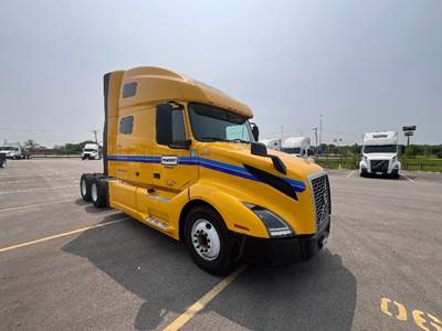 Volvo VNL64760 Sleeper Semi Truck - 70" Integral Sleeper, 455HP, 12 Speed Automatic