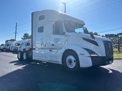 Volvo VNL64760 Sleeper Semi Truck - 70" Integral Sleeper, 455HP, 12 Speed Automatic