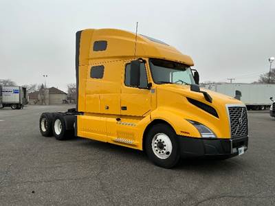 Volvo VNL64760 Sleeper Semi Truck - 70" Integral Sleeper, 455HP, 12 Speed Automatic
