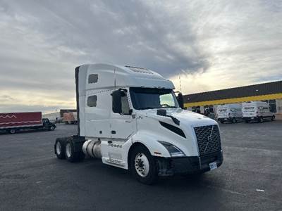 Volvo VNL64760 Sleeper Semi Truck - 70" Integral Sleeper, 455HP, 12 Speed Automatic