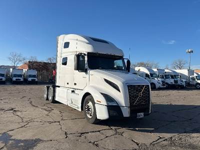 Volvo VNL64760 Sleeper Semi Truck - 70" Integral Sleeper, 455HP, 12 Speed Automatic