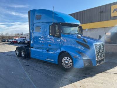 Volvo VNL64760 Sleeper Semi Truck - 70" Integral Sleeper, 455HP, 12 Speed Automatic