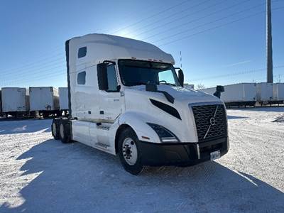 Volvo VNL64760 Sleeper Semi Truck - 70" Integral Sleeper, 455HP, 12 Speed Automatic