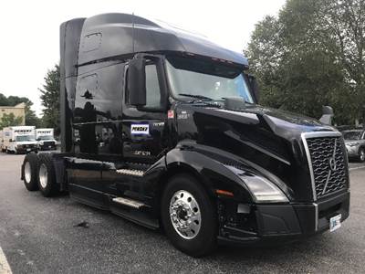 Volvo VNL64760 Sleeper Semi Truck - 70" Integral Sleeper, 455HP, 12 Speed Automatic