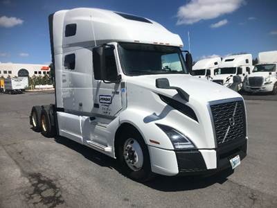 Volvo VNL64760 Sleeper Semi Truck - 70" Integral Sleeper, 455HP, 12 Speed Automatic