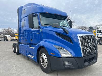 Volvo VNL64760 Sleeper Semi Truck - 70" Integral Sleeper, 455HP, 12 Speed Automatic