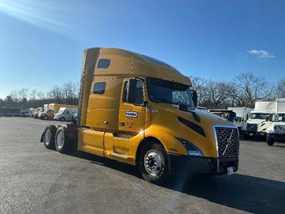 Volvo VNL64760 Sleeper Semi Truck - 70" Integral Sleeper, 455HP, 12 Speed Automatic