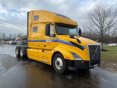 Volvo VNL64760 Sleeper Semi Truck - 70" Integral Sleeper, 455HP, 12 Speed Automatic