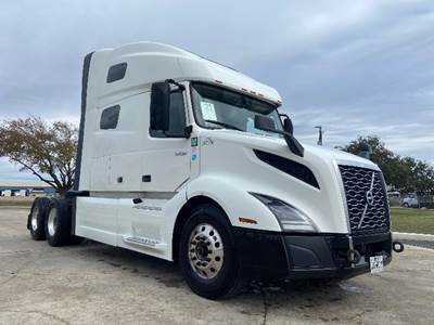 Volvo VNL64760 Sleeper Semi Truck - 70" Integral Sleeper, 455HP, 12 Speed Automatic