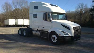 Volvo VNL64760 Sleeper Semi Truck - 70" Integral Sleeper, 455HP, 12 Speed Automatic