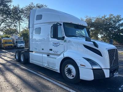 Volvo VNL64760 Sleeper Semi Truck - 70" Integral Sleeper, 455HP, 12 Speed Automatic