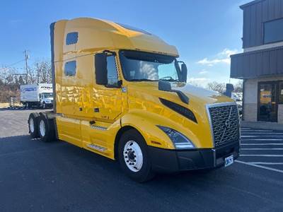 Volvo VNL64760 Sleeper Semi Truck - 70" Integral Sleeper, 455HP, 12 Speed Automatic