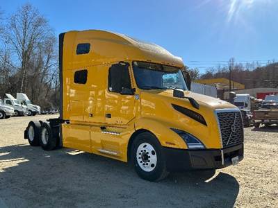 Volvo VNL64760 Sleeper Semi Truck - 70" Integral Sleeper, 455HP, 12 Speed Automatic