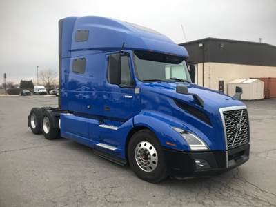 Volvo VNL64760 Sleeper Semi Truck - 70" Integral Sleeper, 455HP, 12 Speed Automatic