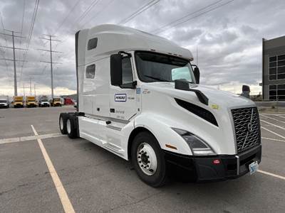 Volvo VNL64760 Sleeper Semi Truck - 70" Integral Sleeper, 455HP, 12 Speed Automatic
