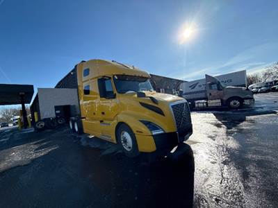 Volvo VNL64760 Sleeper Semi Truck - 70" Integral Sleeper, 455HP, 12 Speed Automatic