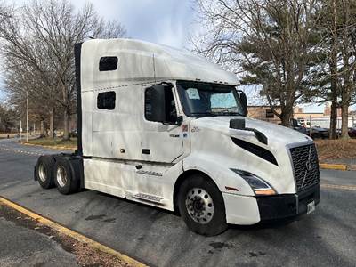 Volvo VNL64760 Sleeper Semi Truck - 70" Integral Sleeper, 455HP, 12 Speed Automatic
