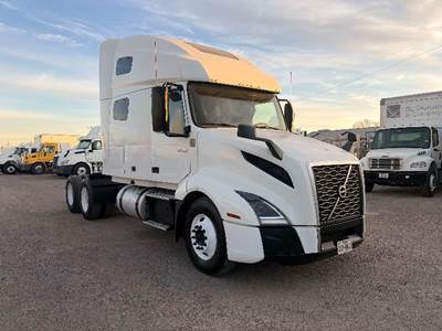 Volvo VNL64760 Sleeper Semi Truck - 70" Integral Sleeper, 455HP, 12 Speed Automatic