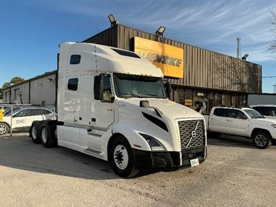 Volvo VNL64760 Sleeper Semi Truck - 70" Integral Sleeper, 455HP, 12 Speed Automatic