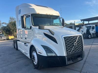Volvo VNL64760 Sleeper Semi Truck - 70" Integral Sleeper, Cummins 450HP, 10 Speed Manual