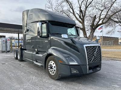 Volvo VNL64760 Sleeper Semi Truck - 70" Integral Sleeper, 455HP, 12 Speed Automatic