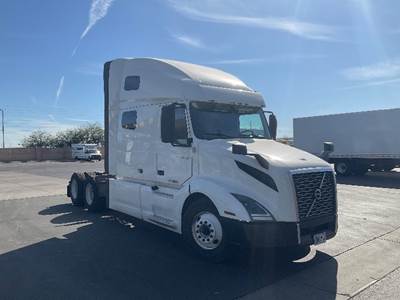 Volvo VNL64760 Sleeper Semi Truck - 70" Integral Sleeper, 455HP, 12 Speed Automatic