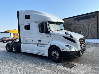 Volvo VNL64760 Sleeper Semi Truck - 70" Integral Sleeper, 455HP, 12 Speed Automatic