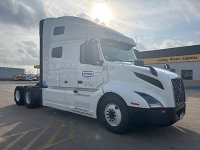 Volvo VNL64760 Sleeper Semi Truck - 70" Integral Sleeper, 455HP, 12 Speed Automatic