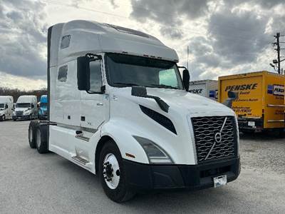 Volvo VNL64760 Sleeper Semi Truck - 70" Integral Sleeper, 455HP, 12 Speed Automatic